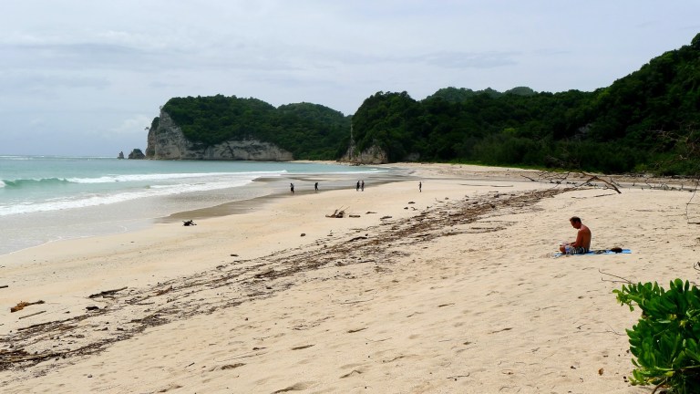 Pantai Tarimbang3